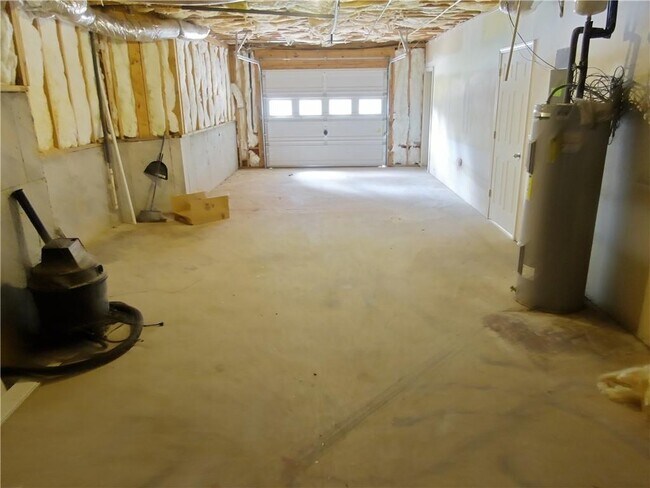 Building Photo - 4901 Planters Walk