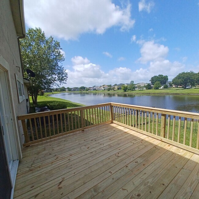Building Photo - Gorgeous 3 BR 2 BA Lake View Rental