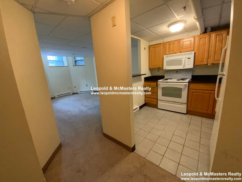 Building Photo - 104 Peterborough St