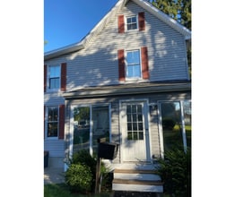 Building Photo - 438 Main St