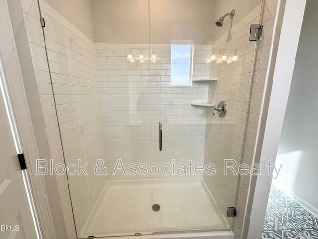 Building Photo - 99 Daybreak Way