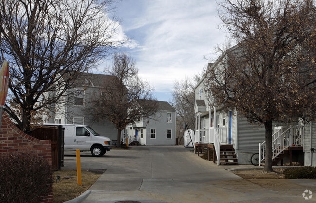 Building Photo - Parkside Village Townhomes