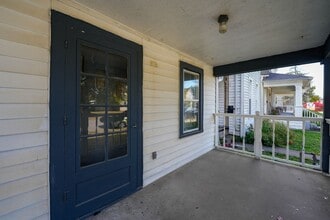 Building Photo - 2 bedroom 1 bath house with a garage in downtown New Albany