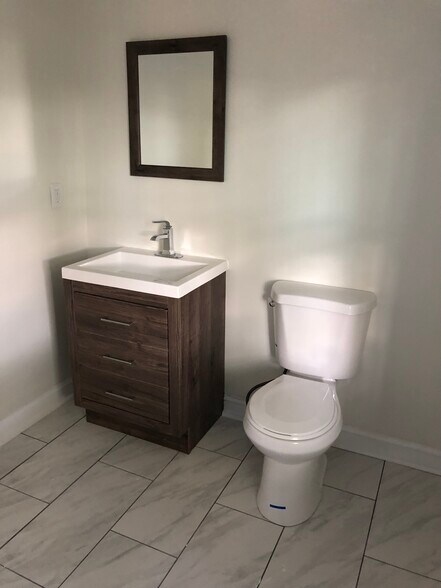 1.5 Bathroom - 17 Court street