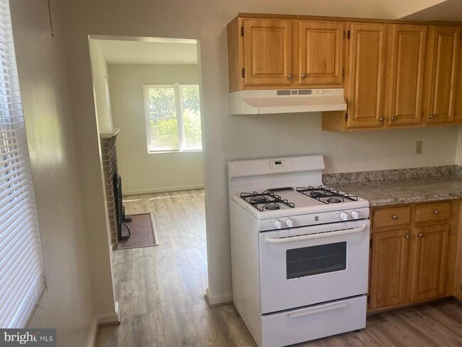 Building Photo - 2200 Greenwich St