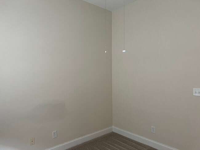 Building Photo - The Highlands!!