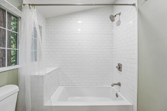 Building Photo - 21567 Starrett Hill Dr