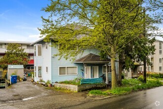Building Photo - Modern Comfort Meets Classic Charm in This...