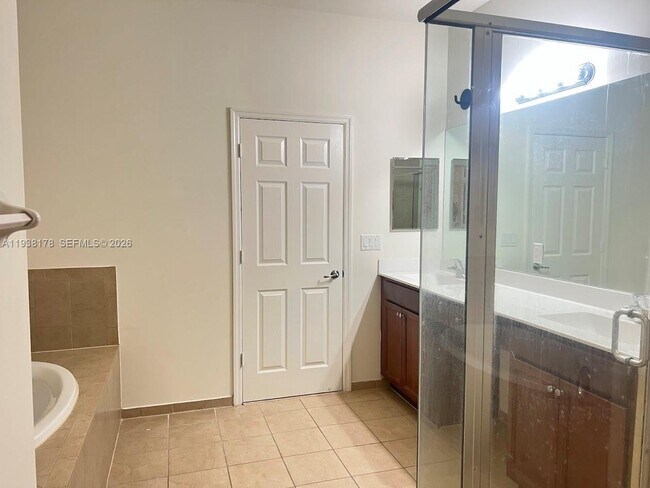 Building Photo - 191 SE 35 Ave