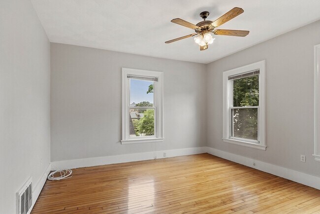 Building Photo - 93 Upham St