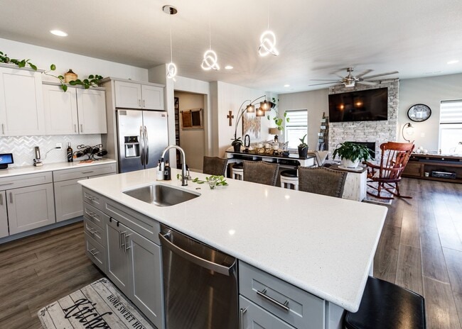 Building Photo - Luxury Ranch-Style Home for Rent | Wolf Ranch | D20 Schools | Pikes Peak Views