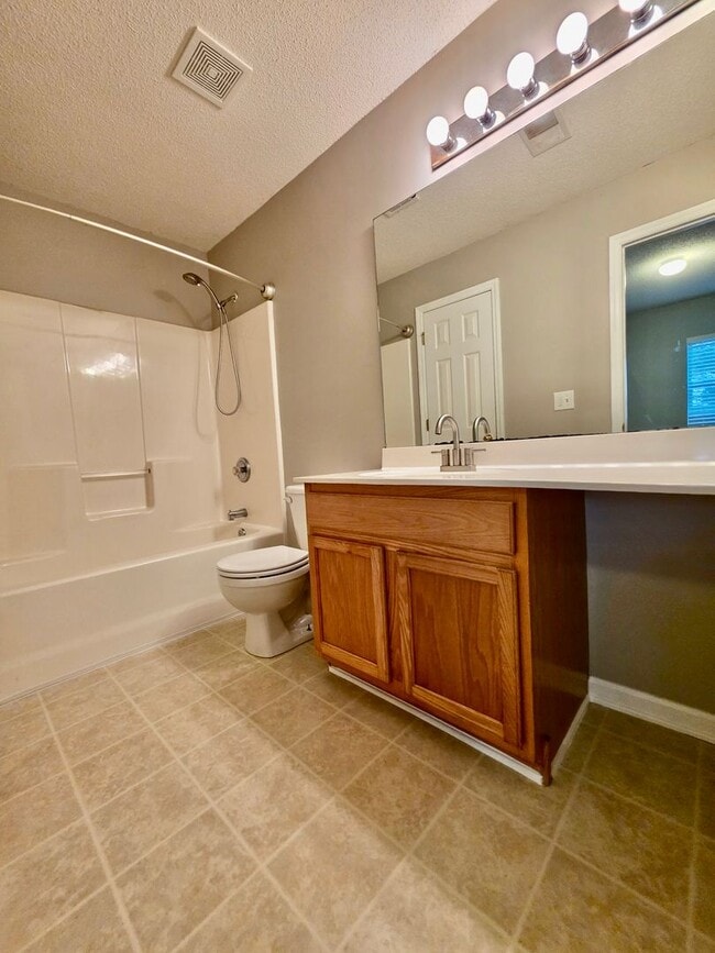 Building Photo - Charming 3 bedroom with fenced in yard - Tall Pines - Ladson