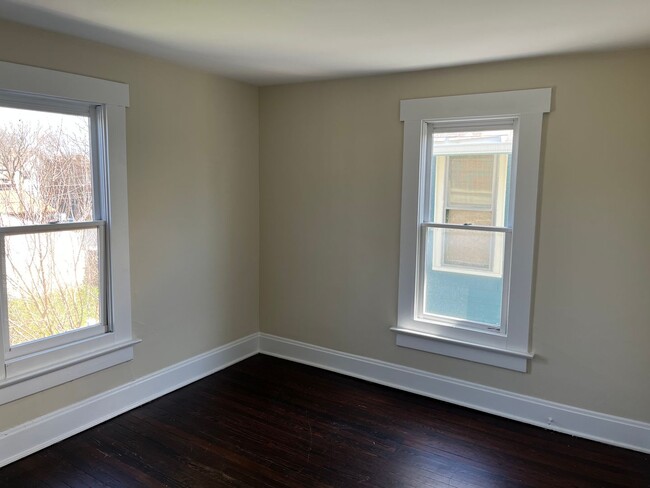 Building Photo - **REMODELED 4-BEDROOM/2-BATH HOUSE IN NORT...