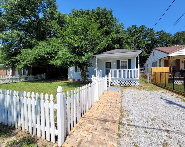 Building Photo - 1112 Polk Ave