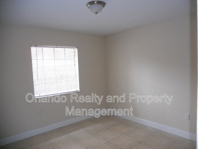Building Photo - 492 Banyon Tree Cir