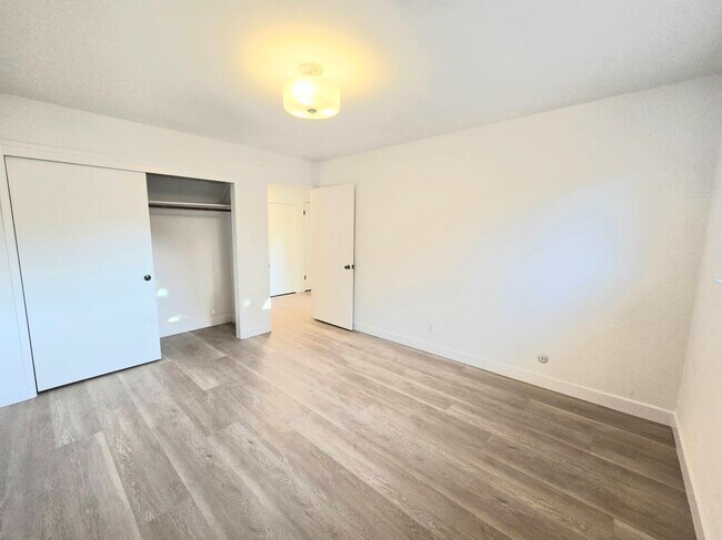 Building Photo - 910 Academy Ave