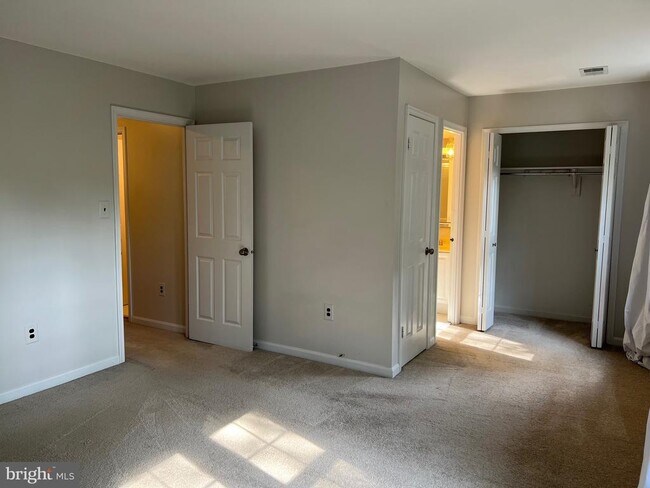 Building Photo - 7384 Jiri Woods Ct