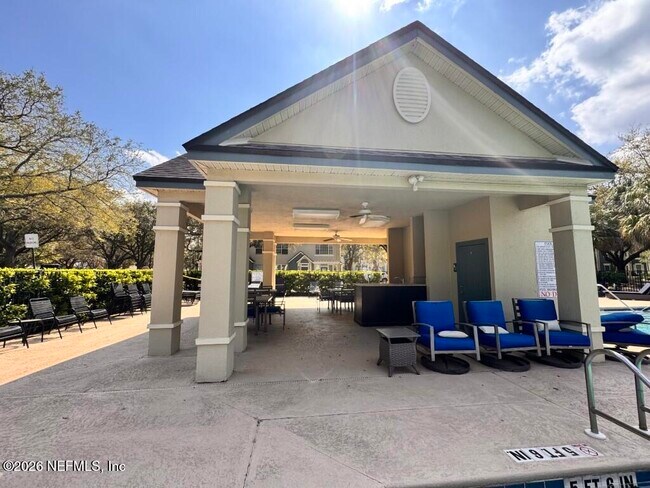 Building Photo - 13703 Richmond Park Dr N