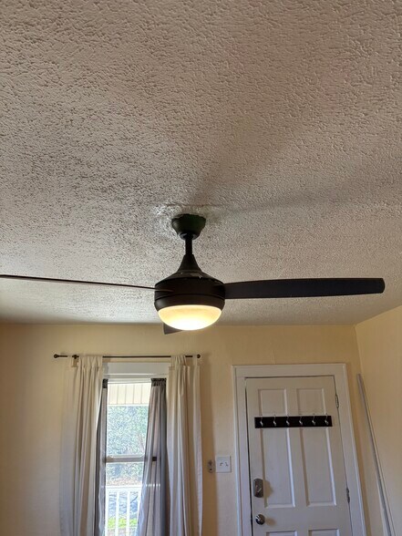 Living room with ceiling fan (newer photo) - 1509 Layman St