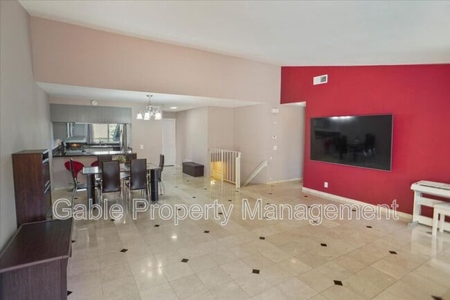 Building Photo - 26136 Rainbow Glen Dr