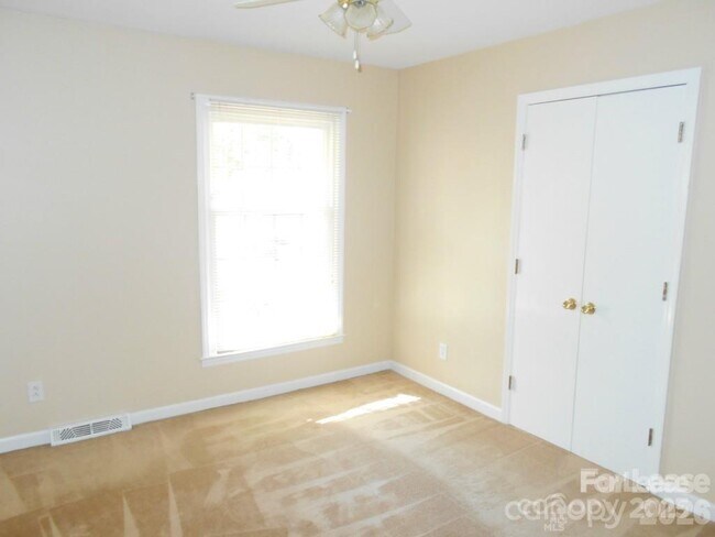 Building Photo - 1330 E Barden Rd