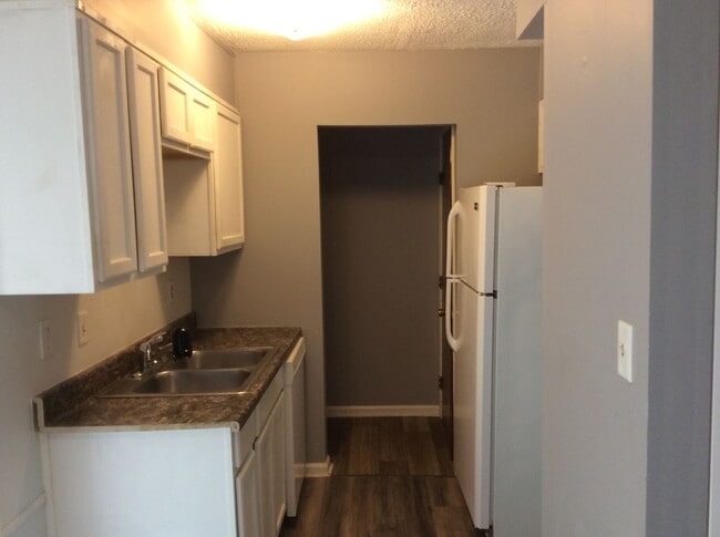 Building Photo - SPACIOUS 3 BEDROOM, 1.5 BATHROOM TOWN HOUSE LOCATED IN RADCLIFF