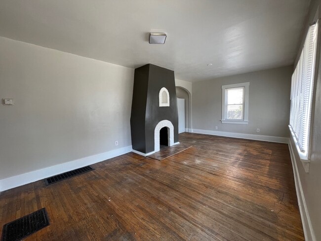 Building Photo - 1238 E Bon Air Ct