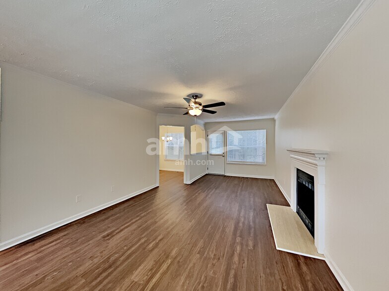 Building Photo - 2555 Edinburgh St