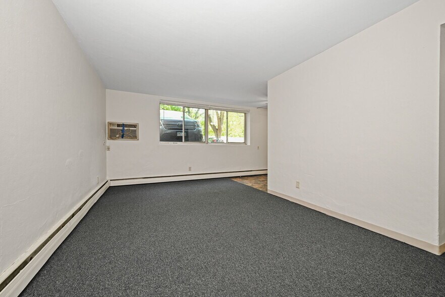 Building Photo - 515 5th St SE