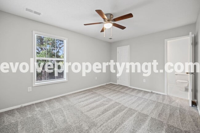 Building Photo - 2481 Chiswood St