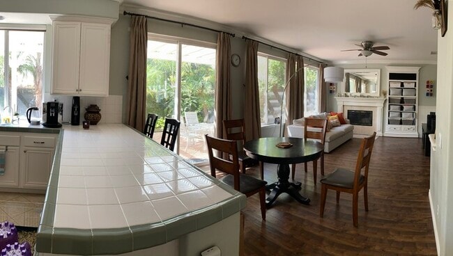 Building Photo - Spacious 4 bedroom in upscale neighborhood