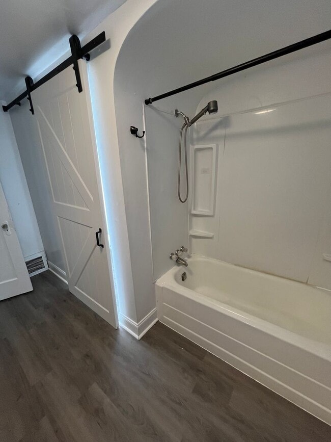 Building Photo - Three Bedroom Single Family House