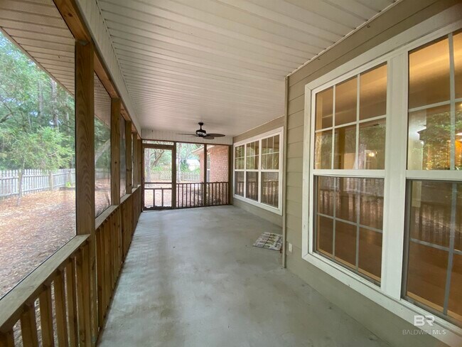 Building Photo - 9734 N Bayou Rd