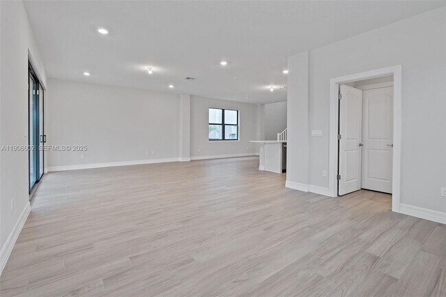 Building Photo - 4443 Providence Wy