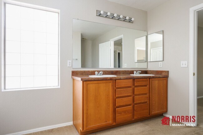 Building Photo - Beautiful Large Home in Casa Grande