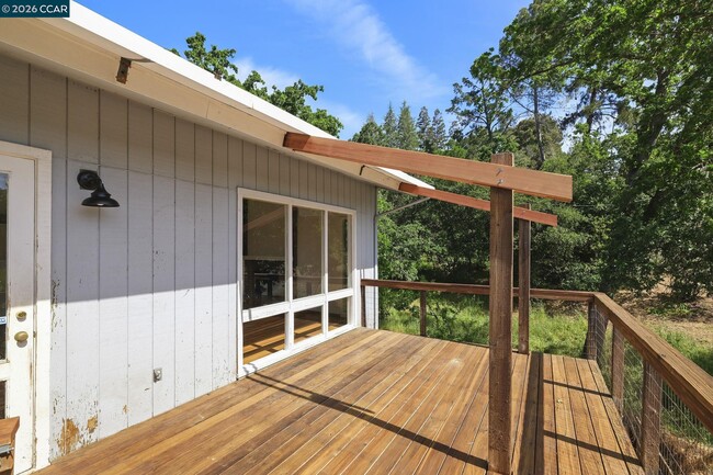 Building Photo - 165 Topaz Ln