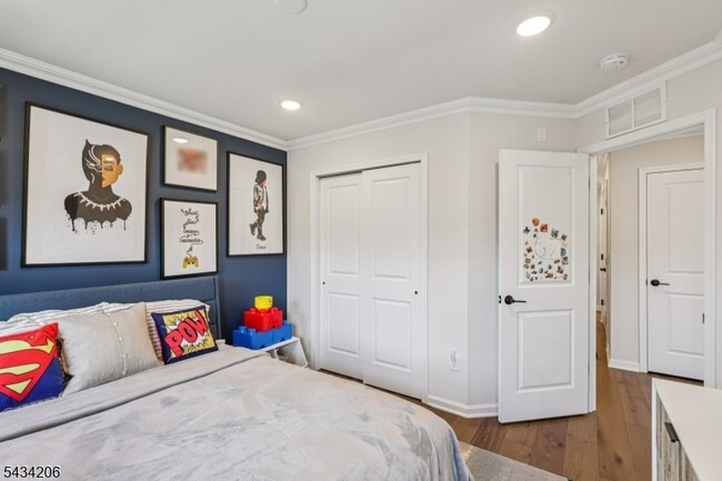 Building Photo - 21 Dahlia Dr