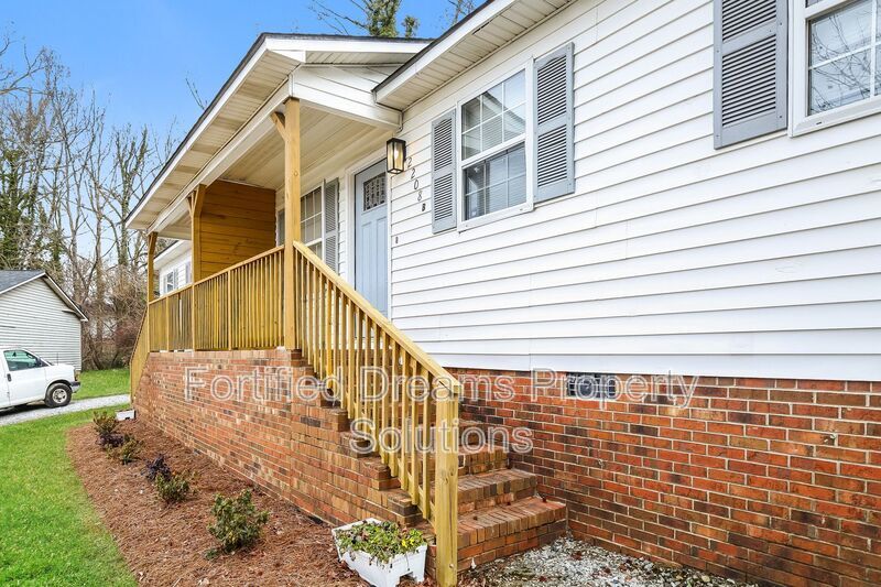 Building Photo - 2208 Gable Way