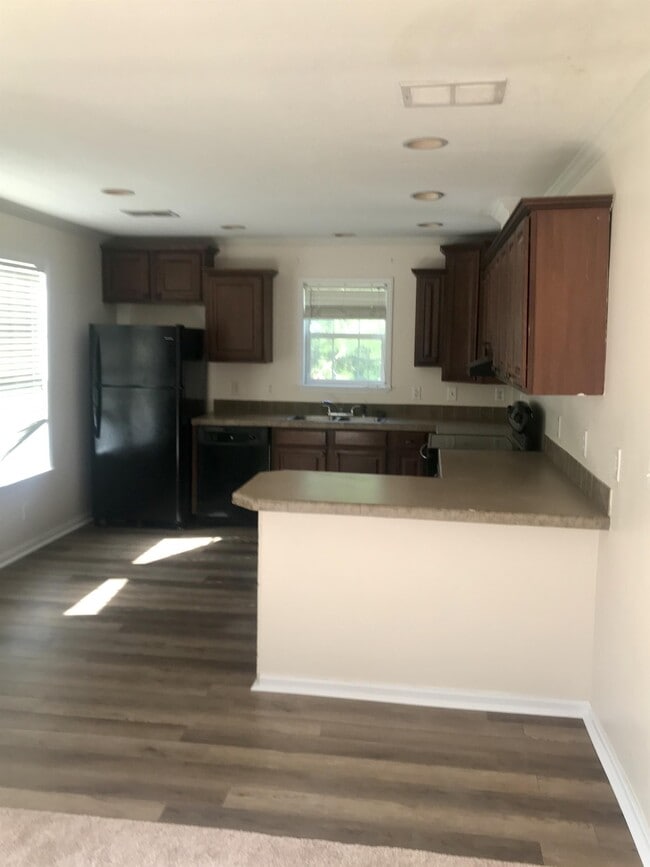 Building Photo - 6211 W Ridley St