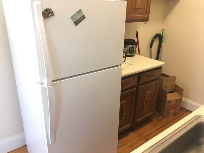 Building Photo - 52 Strathmore Rd