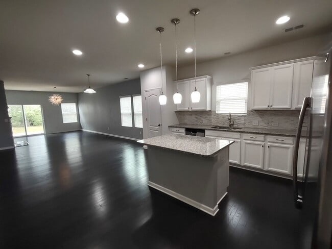 Building Photo - Beautiful Home located in the Clarabella C...