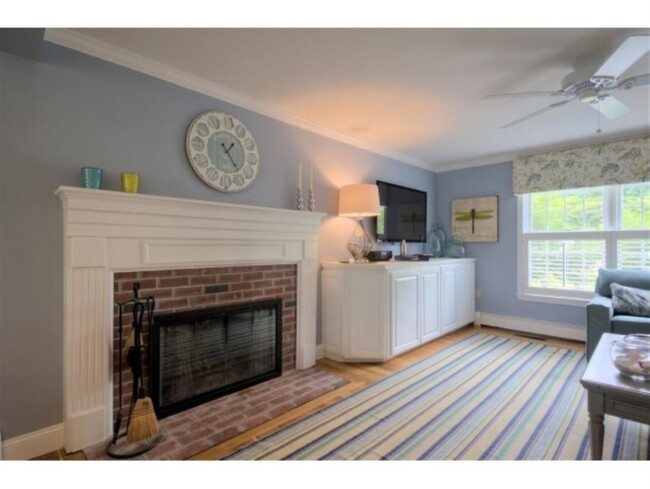 Large flat screen TV and brick wood-burning fireplace - 8 Myrica Ave