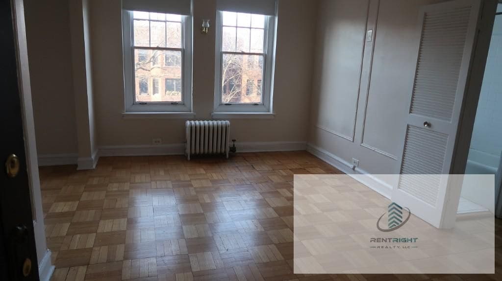 Building Photo - 1209 W Sherwin Ave