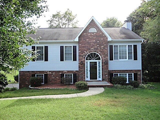 Primary Photo - 180 River Crest Ct