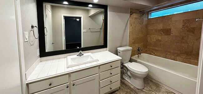 Luxurious bathroom - 6724 Eastridge Dr