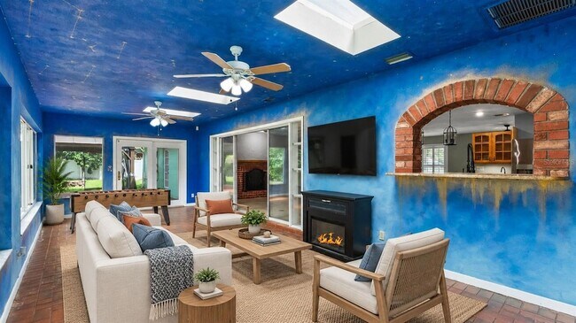 Building Photo - 5304 Rosecrest Cir
