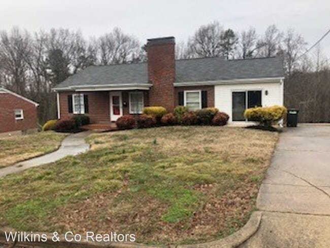 Primary Photo - 3 br, 1 bath House - 128 Pineview Dr