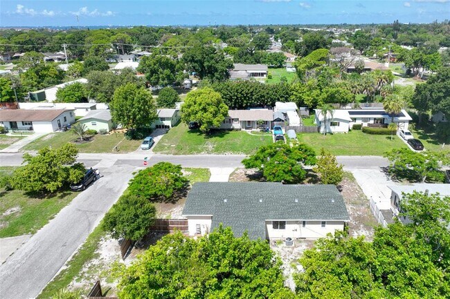 Building Photo - 6515 3rd St Ct W