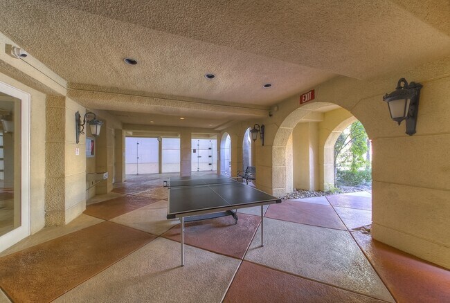 Building Photo - Meridian  Fully FURNISHED Condo with Strip & High Roller View. Includes Gas, Electric and Internet