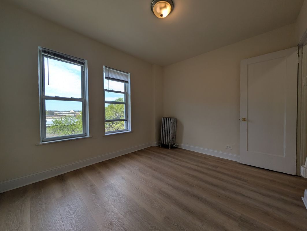 Building Photo - 5417 N Kenmore Ave